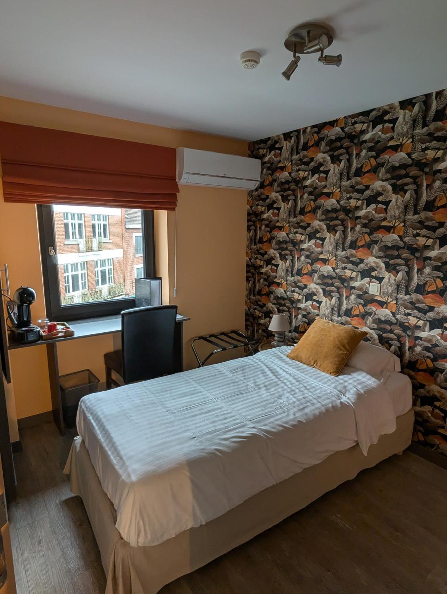 A Fleur De Couette Hotel Auvelais ภายนอก รูปภาพ