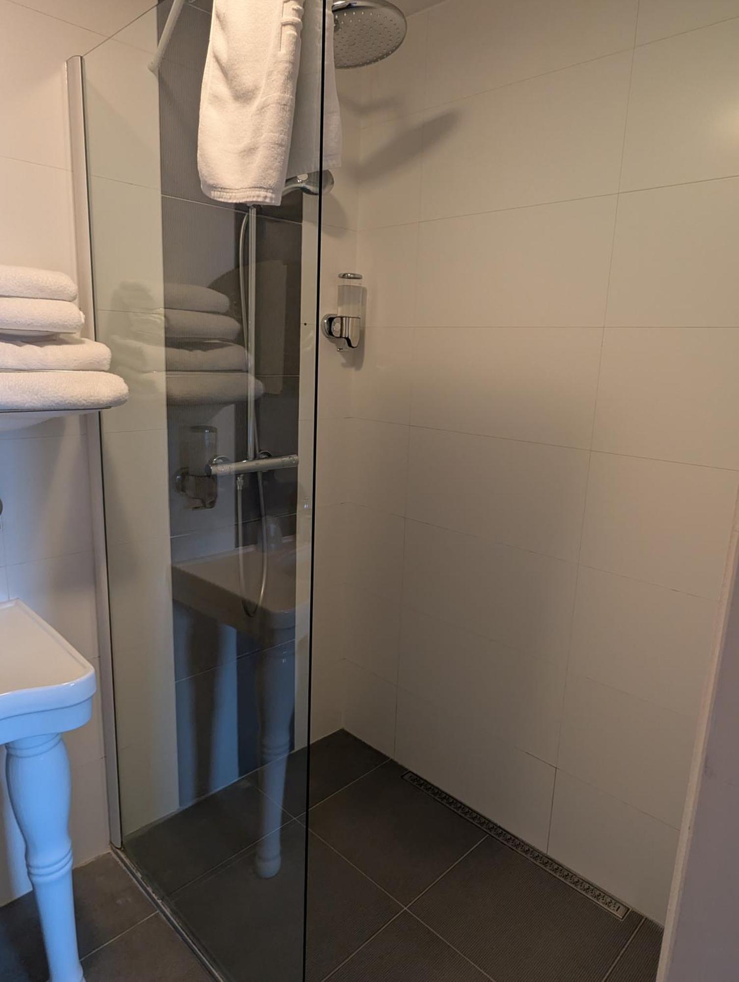 A Fleur De Couette Hotel Auvelais ภายนอก รูปภาพ