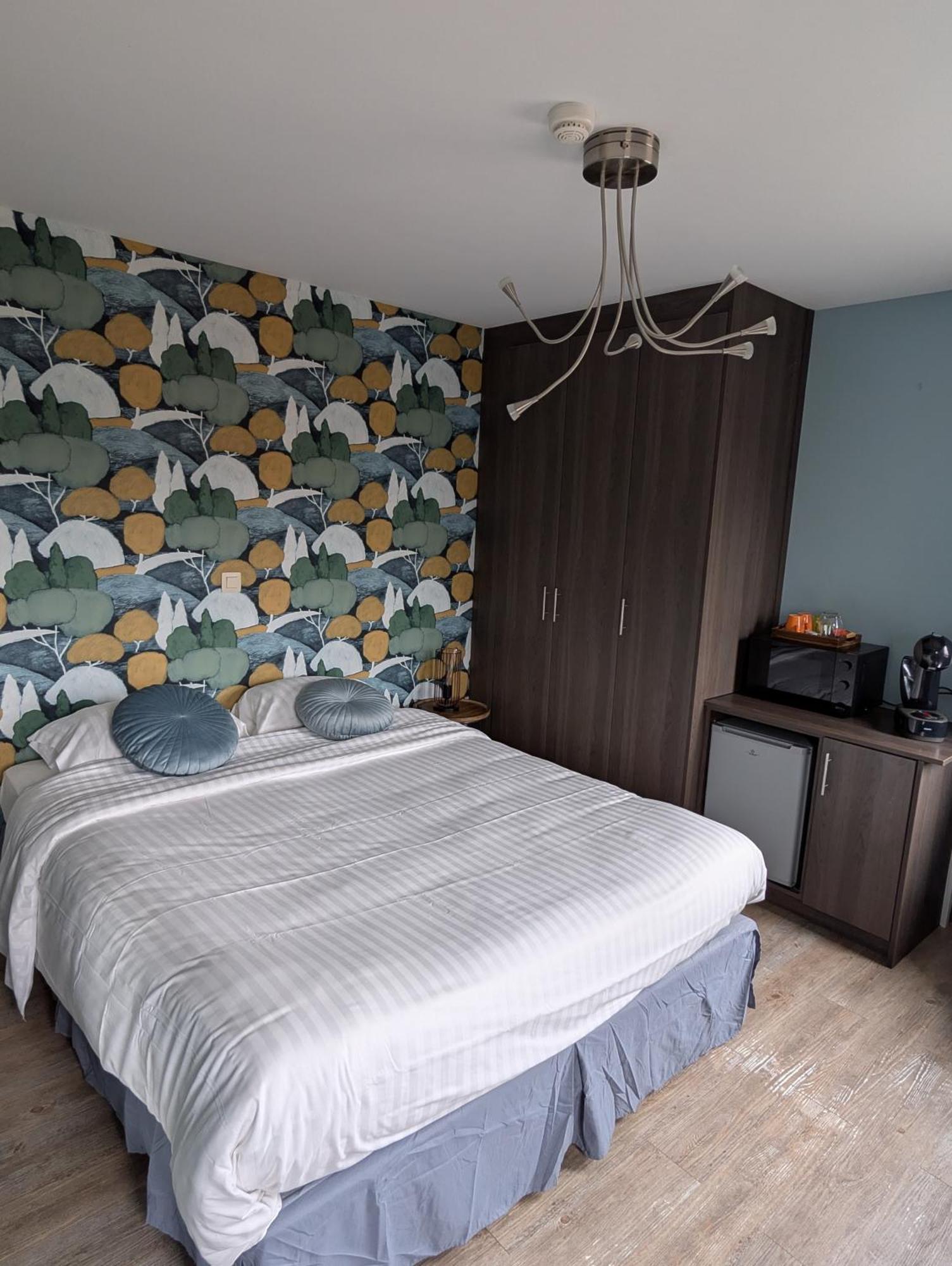 A Fleur De Couette Hotel Auvelais ภายนอก รูปภาพ