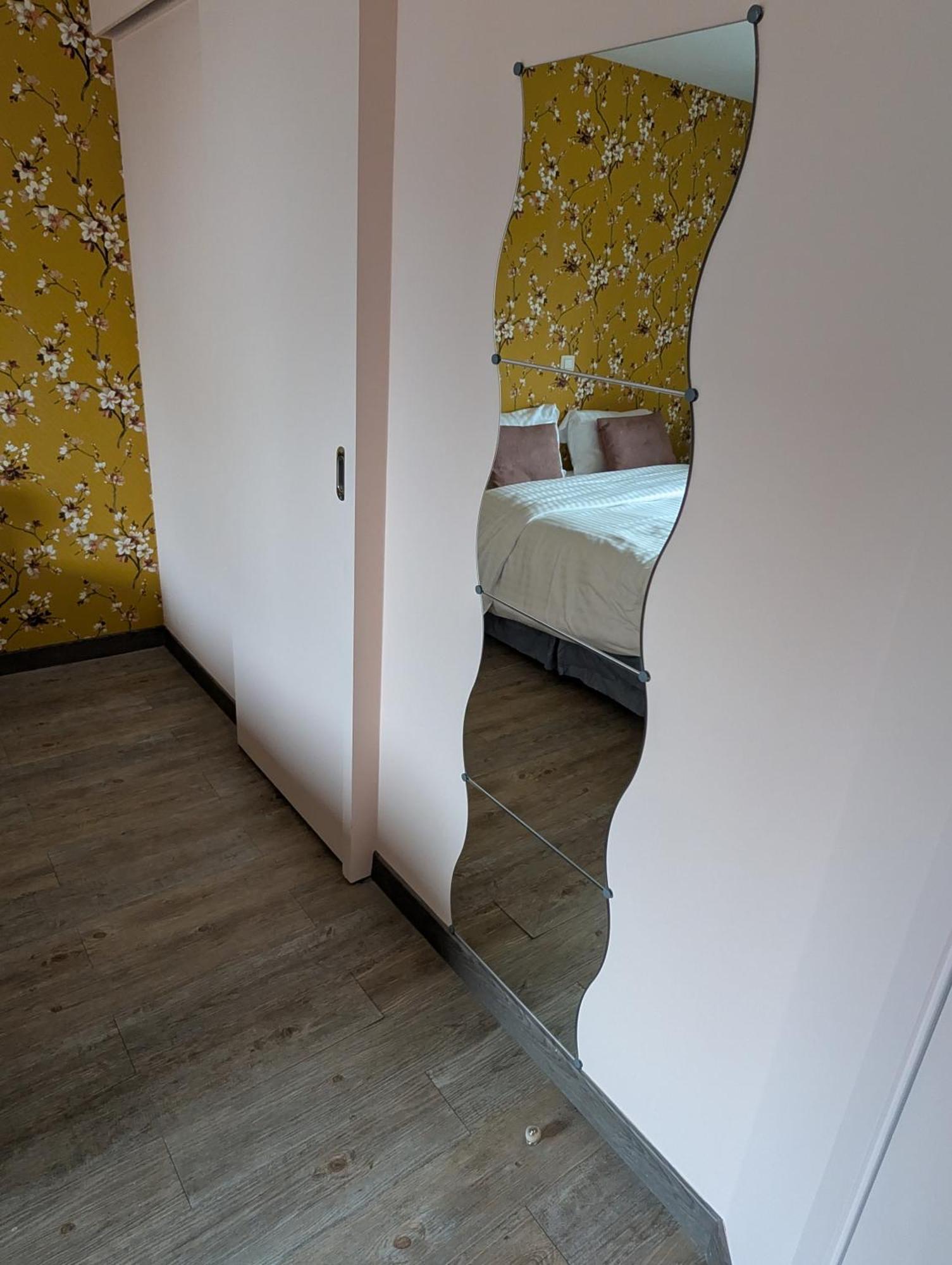 A Fleur De Couette Hotel Auvelais ภายนอก รูปภาพ
