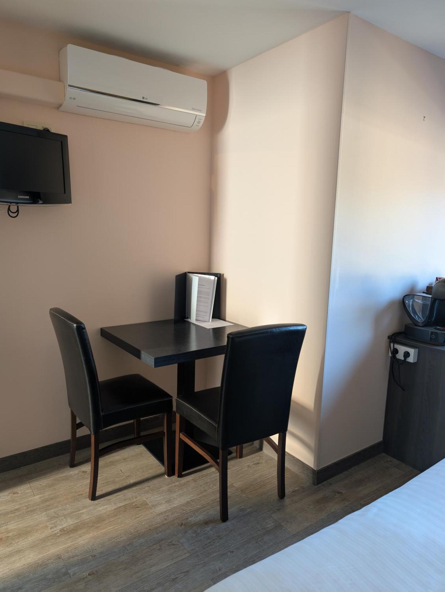 A Fleur De Couette Hotel Auvelais ภายนอก รูปภาพ