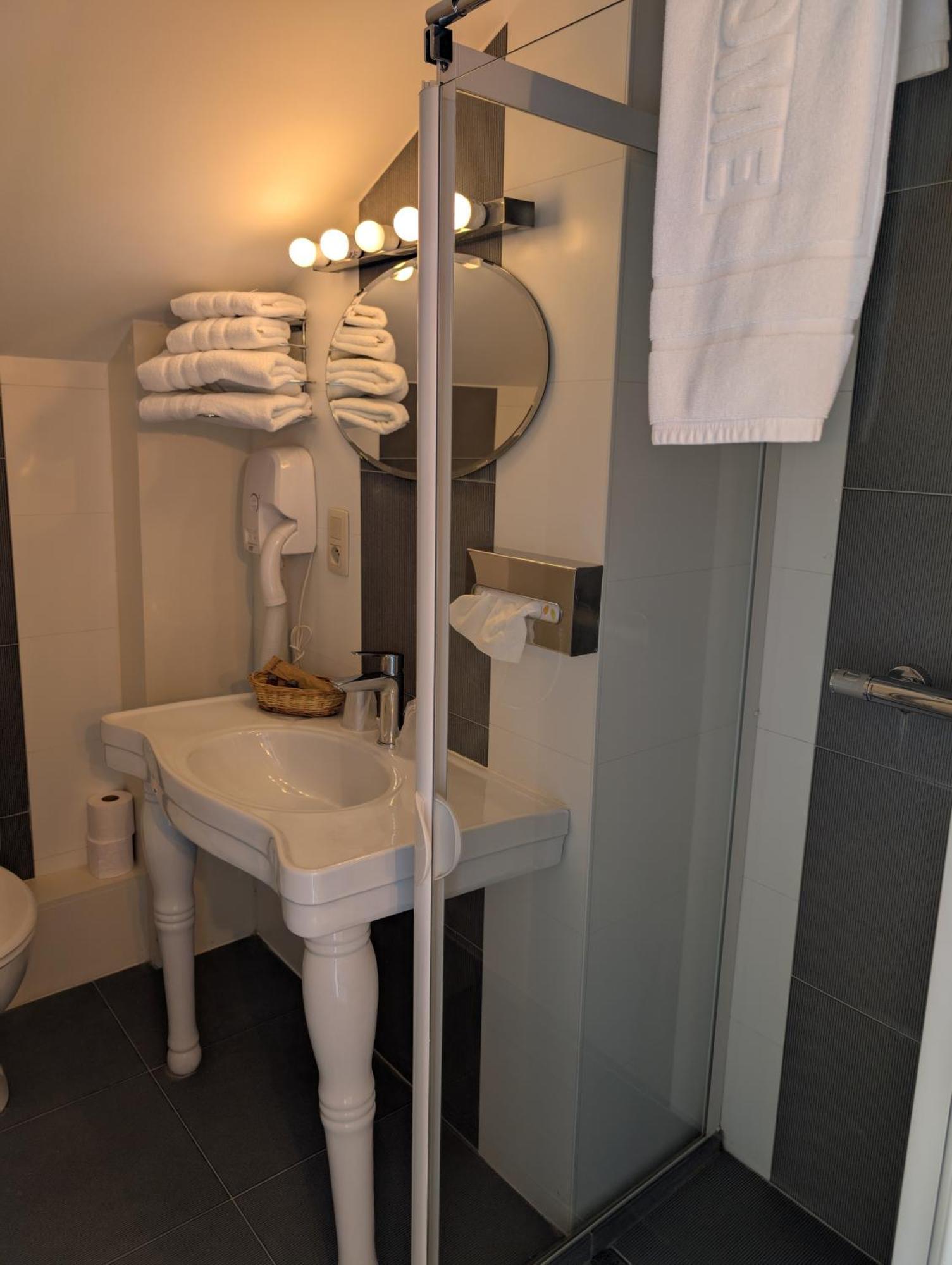 A Fleur De Couette Hotel Auvelais ภายนอก รูปภาพ