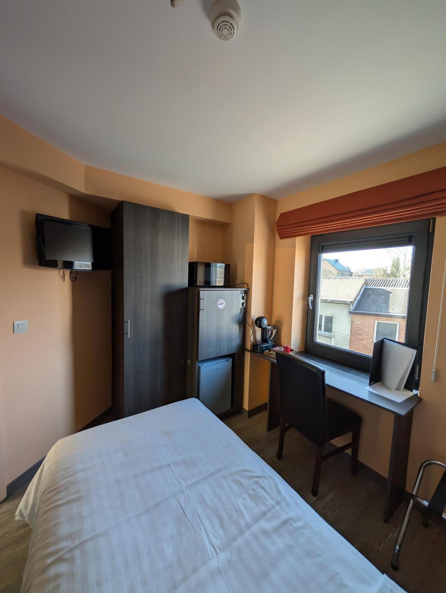 A Fleur De Couette Hotel Auvelais ภายนอก รูปภาพ